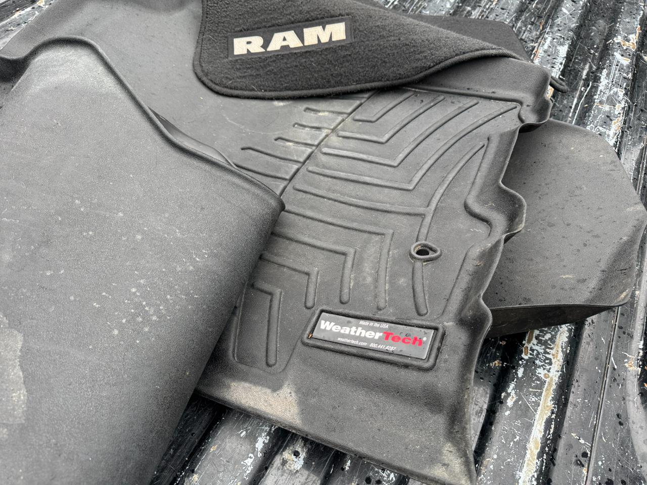 RAM 3500 4WD Crew Cab 149" Laramie 2011