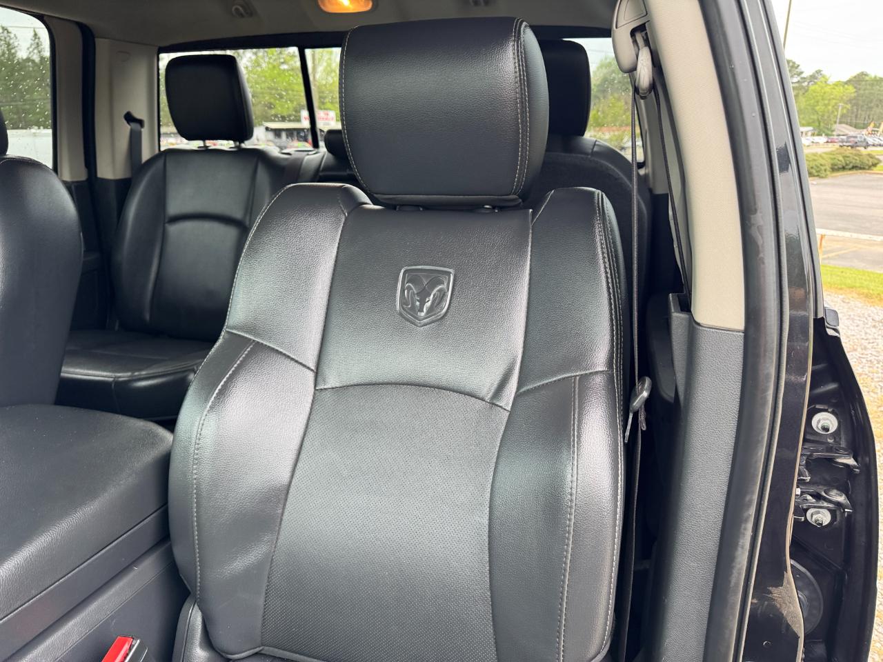 RAM 3500 4WD Crew Cab 149" Laramie 2011