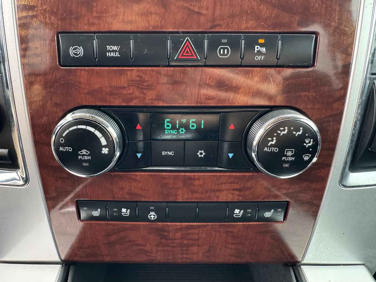 RAM 3500 4WD Crew Cab 149" Laramie 2011