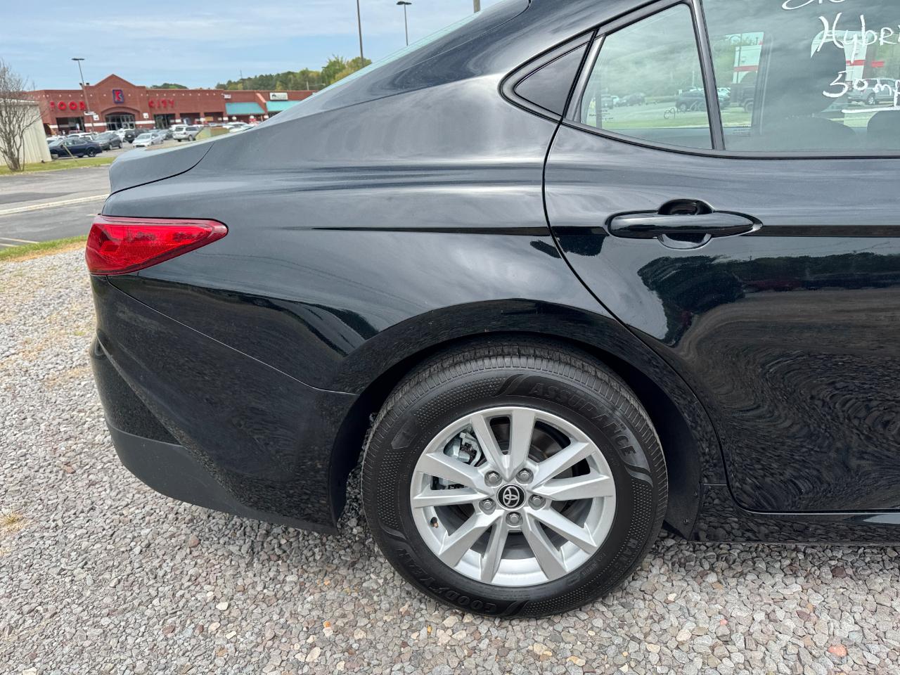 Toyota Camry LE (Natl) 2025