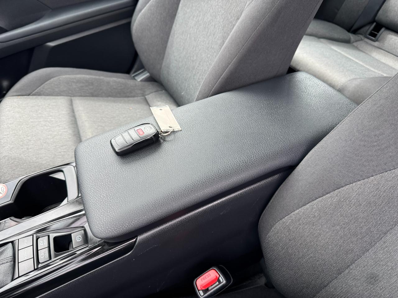 Toyota Camry LE (Natl) 2025