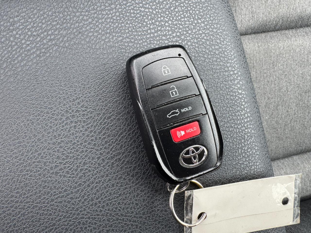 Toyota Camry LE (Natl) 2025