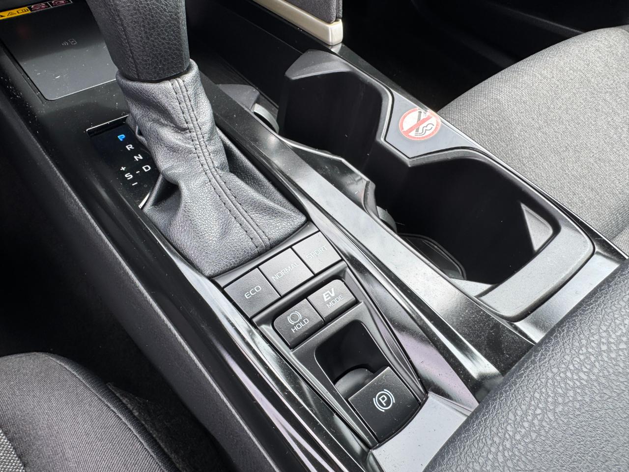 Toyota Camry LE (Natl) 2025