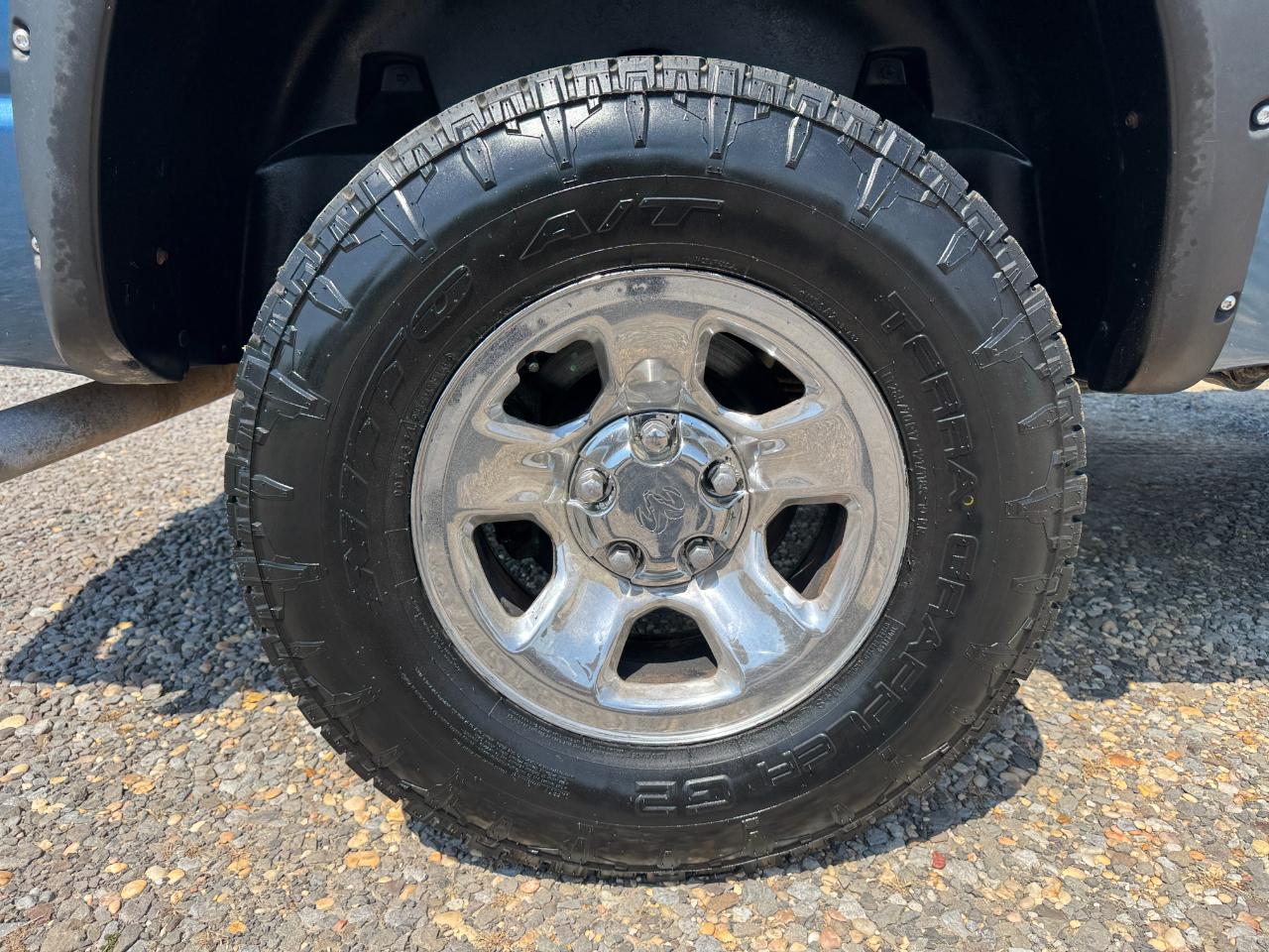 Dodge Ram 1500 4dr Quad Cab 140.5" WB 4WD SLT 2005