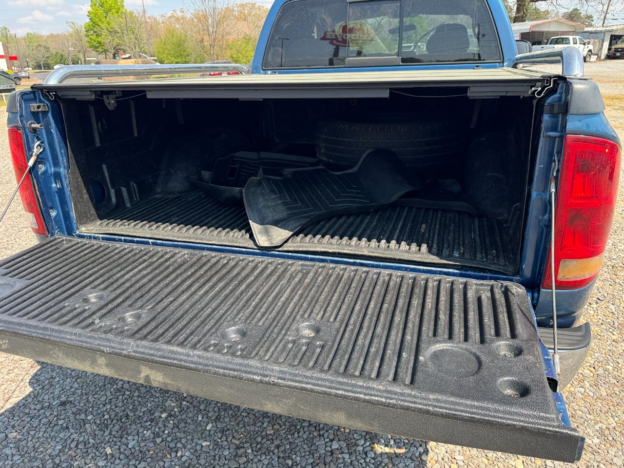 Dodge Ram 1500 4dr Quad Cab 140.5" WB 4WD SLT 2005