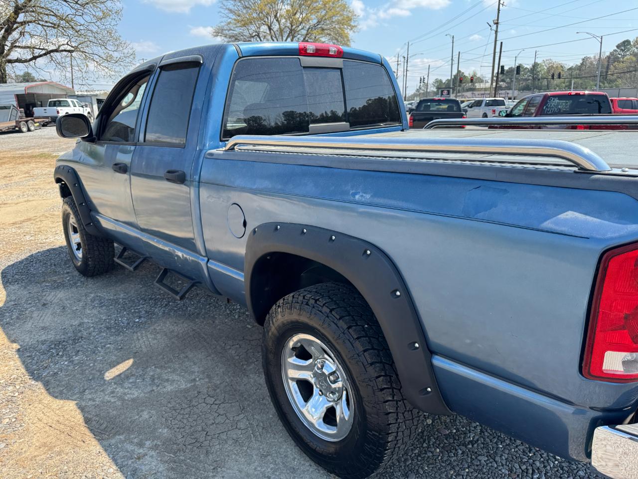 Dodge Ram 1500 4dr Quad Cab 140.5" WB 4WD SLT 2005