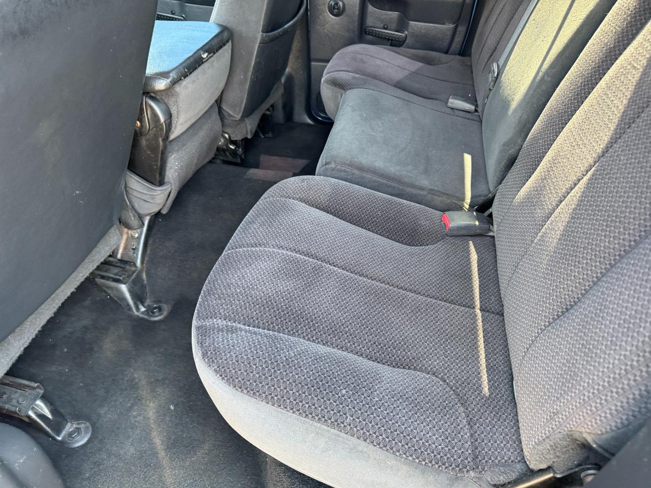 Dodge Ram 1500 4dr Quad Cab 140.5" WB 4WD SLT 2005