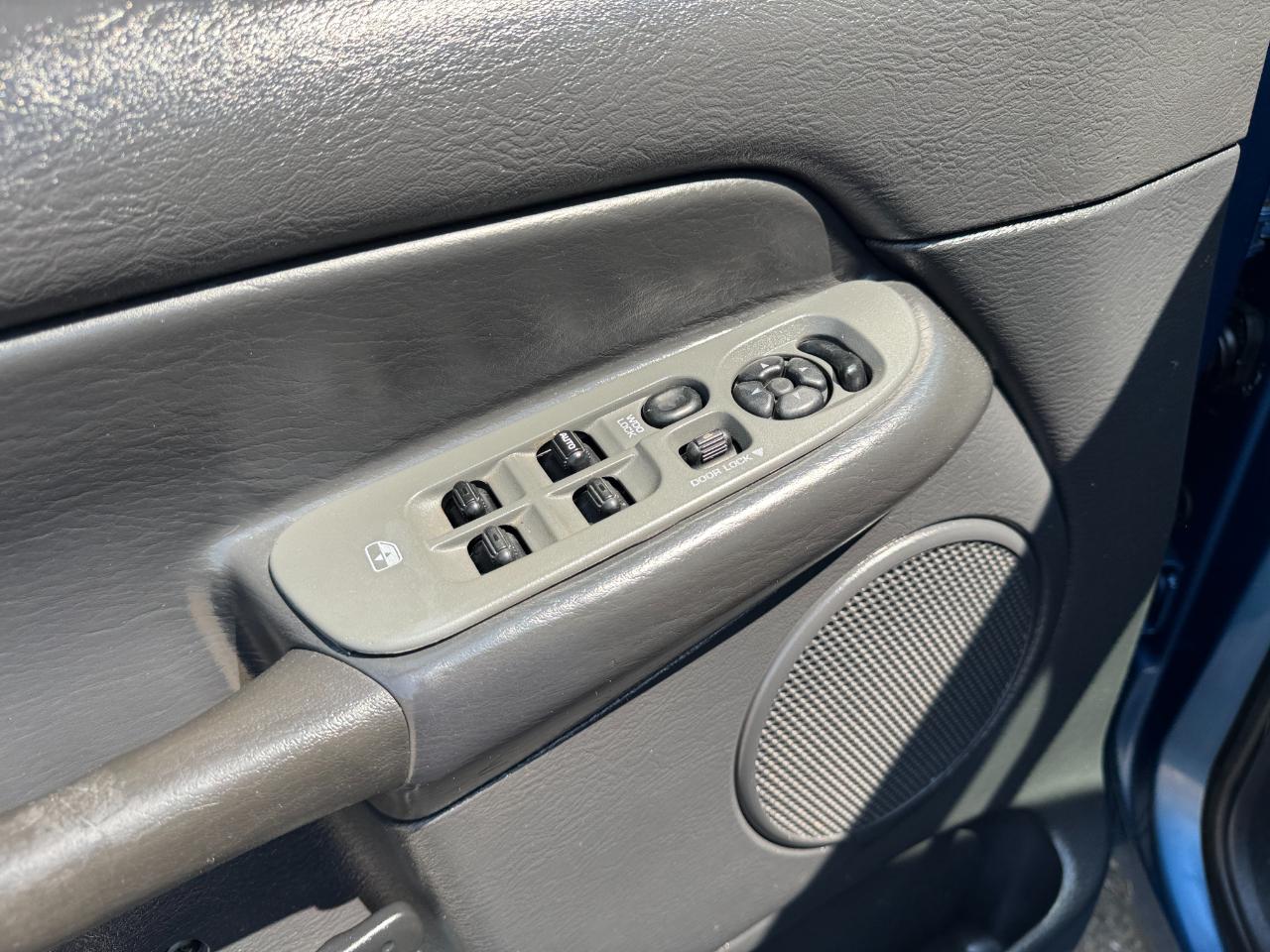 Dodge Ram 1500 4dr Quad Cab 140.5" WB 4WD SLT 2005