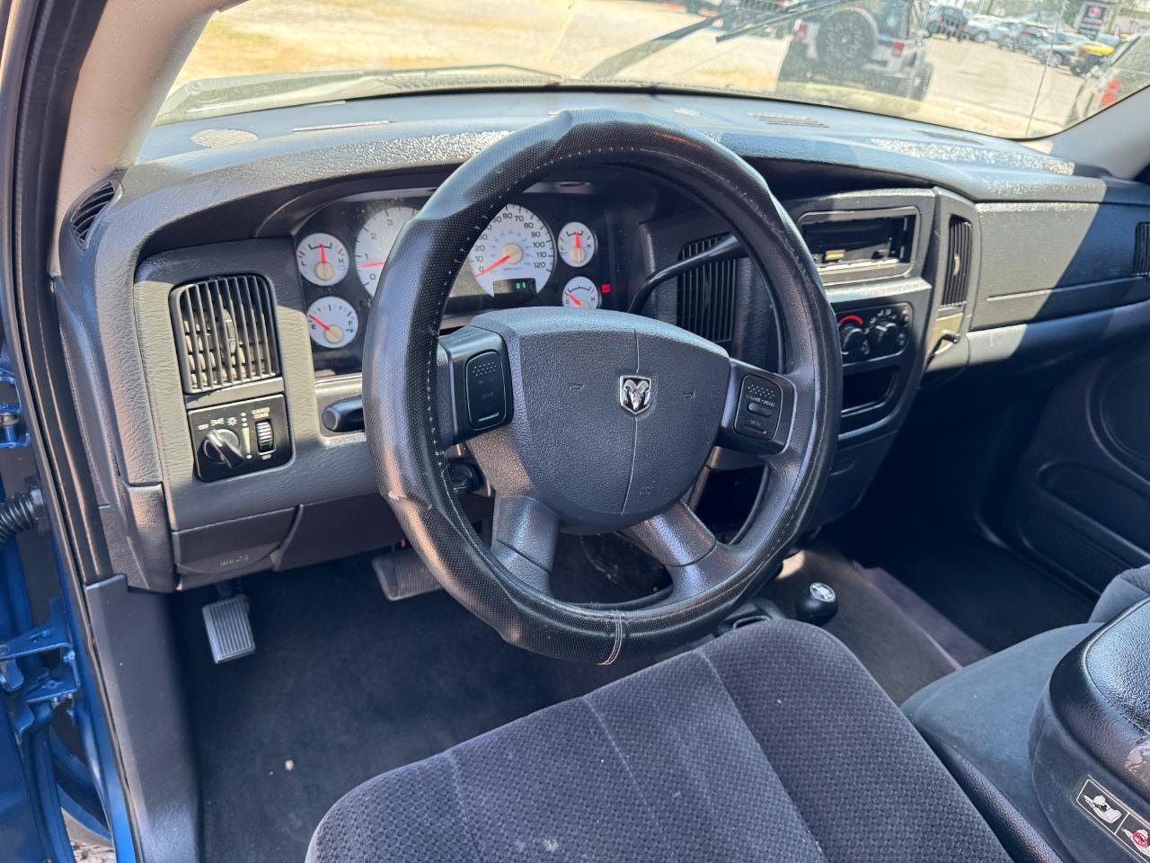 Dodge Ram 1500 4dr Quad Cab 140.5" WB 4WD SLT 2005