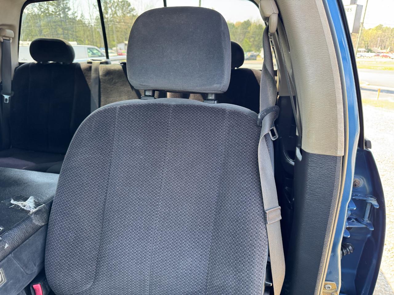 Dodge Ram 1500 4dr Quad Cab 140.5" WB 4WD SLT 2005