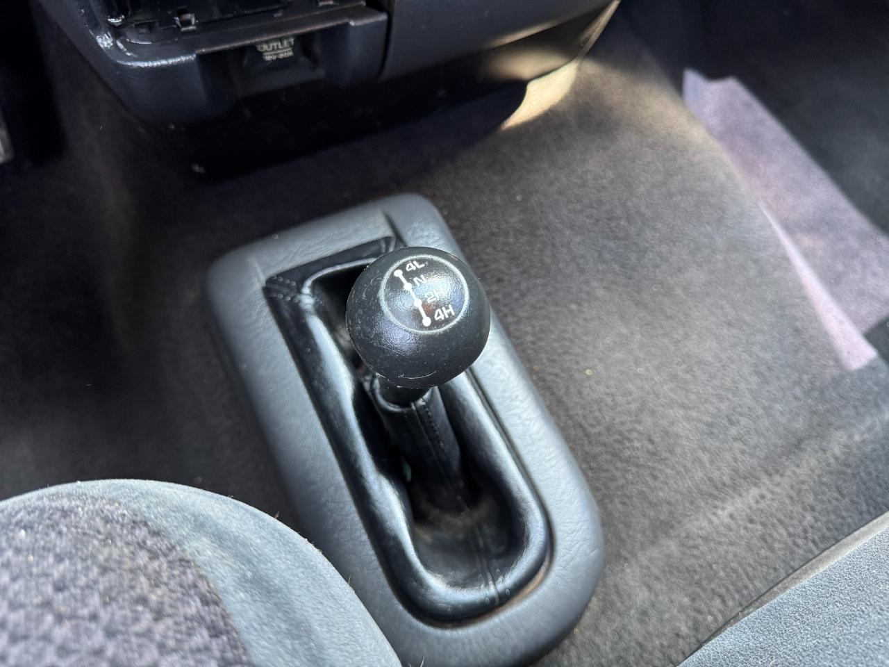 Dodge Ram 1500 4dr Quad Cab 140.5" WB 4WD SLT 2005