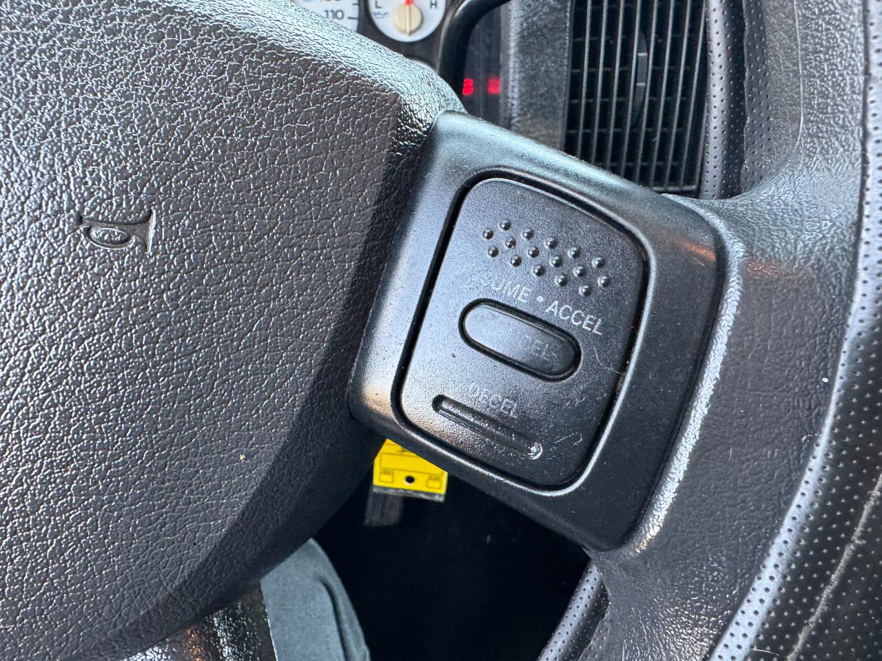 Dodge Ram 1500 4dr Quad Cab 140.5" WB 4WD SLT 2005