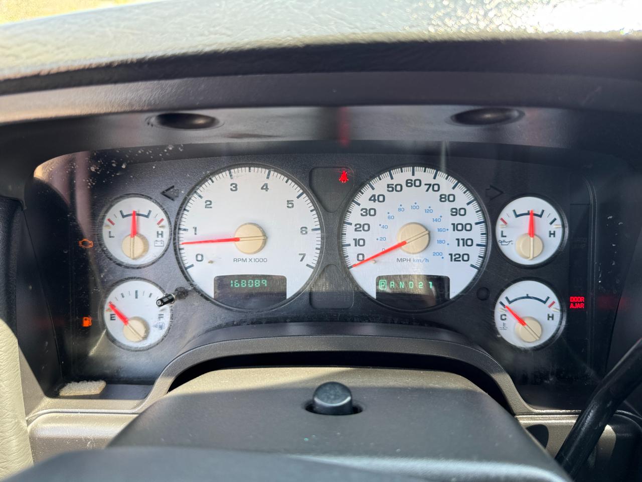 Dodge Ram 1500 4dr Quad Cab 140.5" WB 4WD SLT 2005