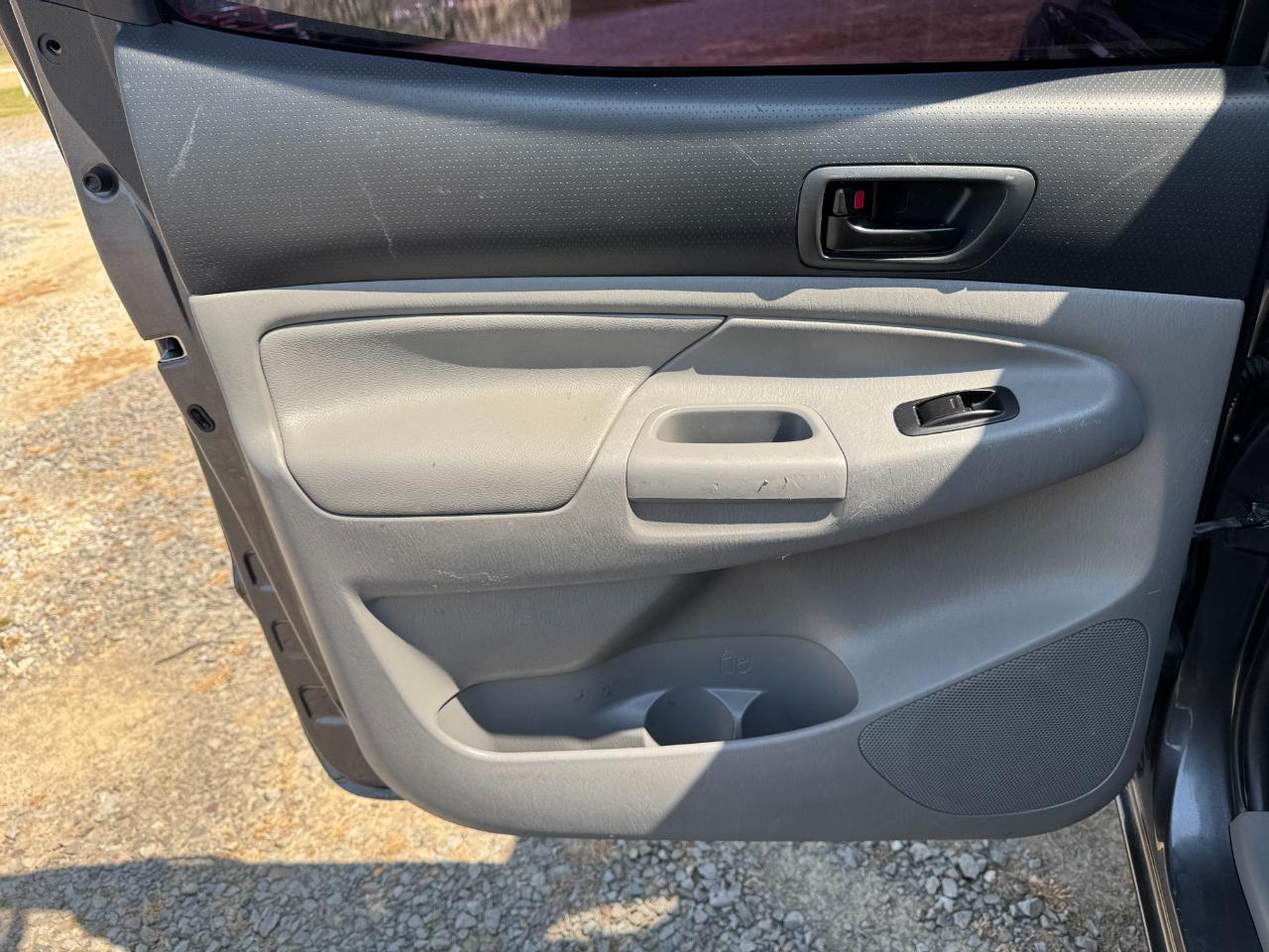 Toyota Tacoma 4WD Double Cab V6 AT (Natl) 2015