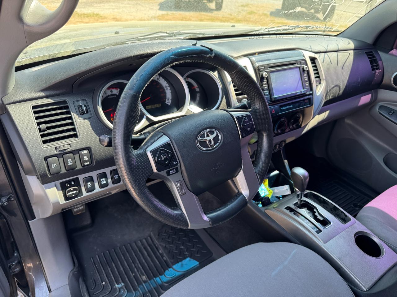 Toyota Tacoma 4WD Double Cab V6 AT (Natl) 2015