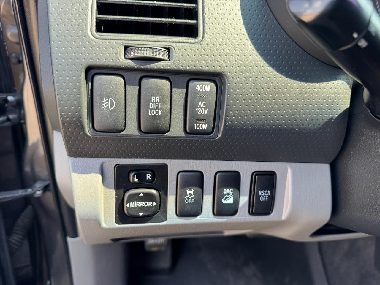 Toyota Tacoma 4WD Double Cab V6 AT (Natl) 2015