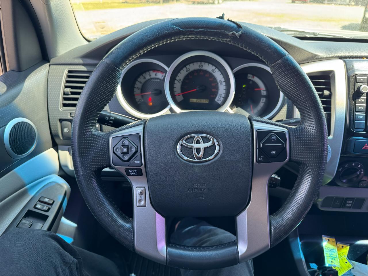 Toyota Tacoma 4WD Double Cab V6 AT (Natl) 2015