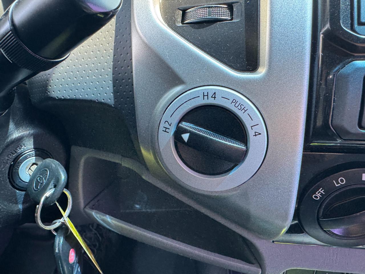 Toyota Tacoma 4WD Double Cab V6 AT (Natl) 2015