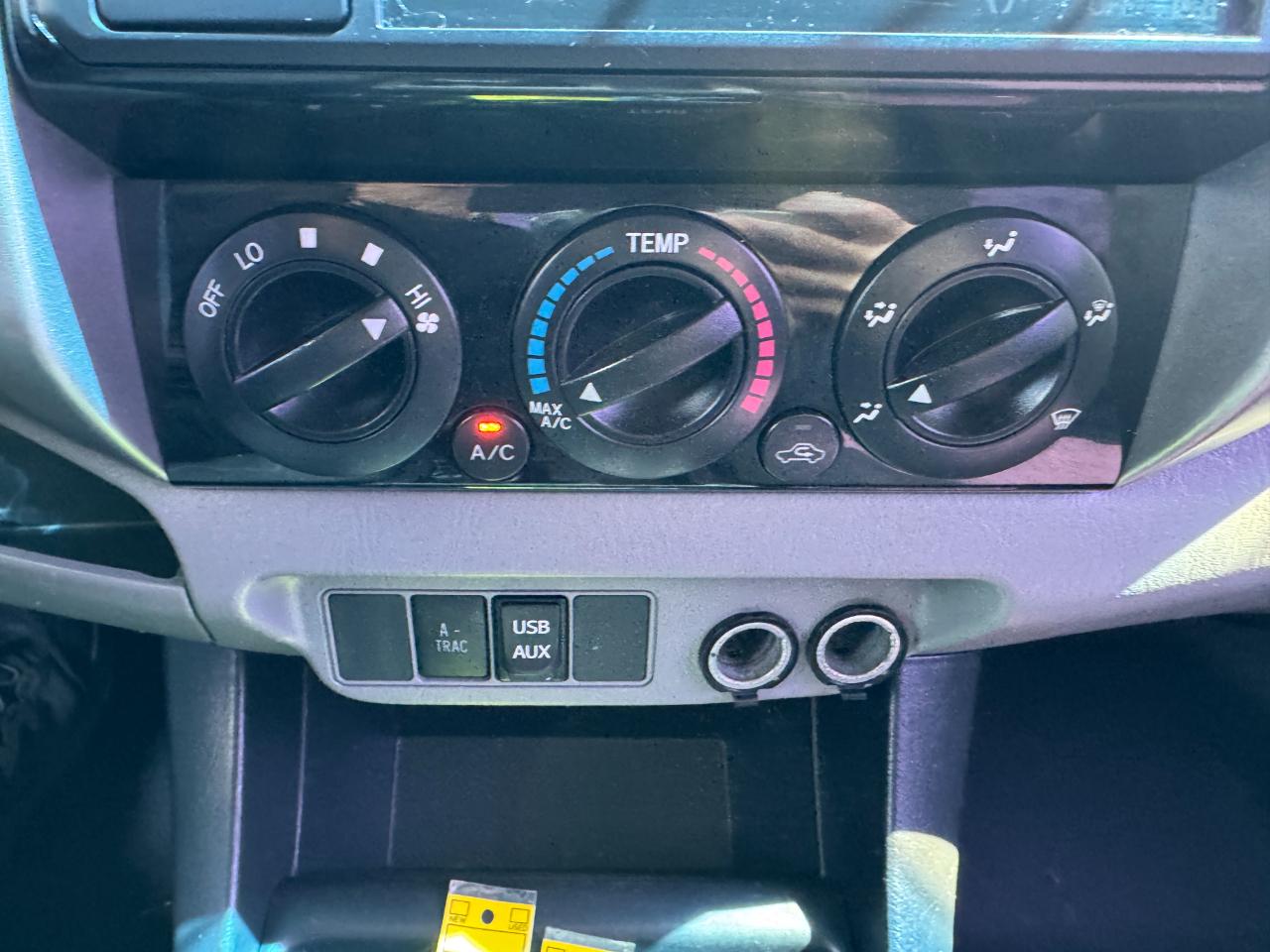 Toyota Tacoma 4WD Double Cab V6 AT (Natl) 2015