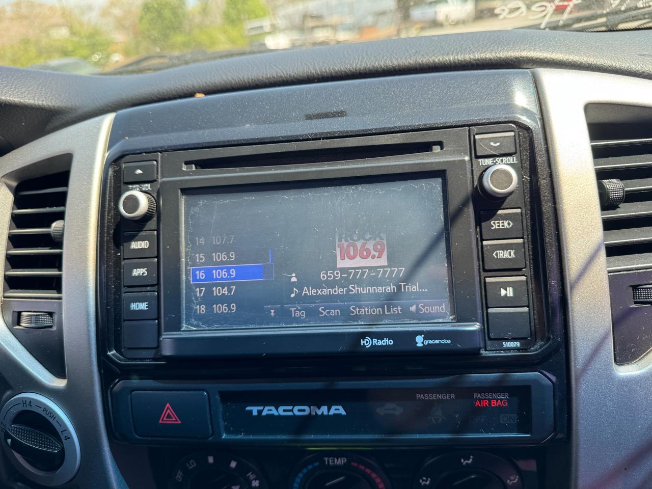 Toyota Tacoma 4WD Double Cab V6 AT (Natl) 2015