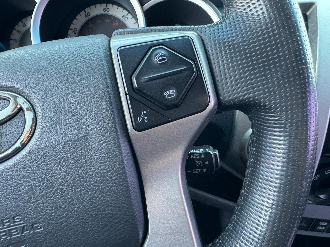 Toyota Tacoma 4WD Double Cab V6 AT (Natl) 2015