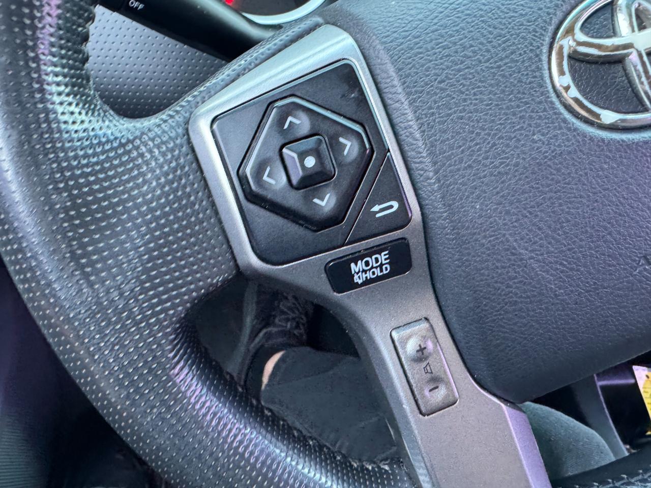 Toyota Tacoma 4WD Double Cab V6 AT (Natl) 2015