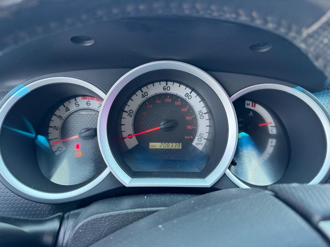 Toyota Tacoma 4WD Double Cab V6 AT (Natl) 2015