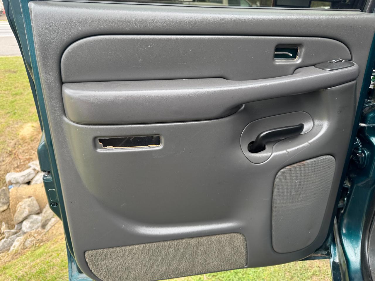 Chevrolet Silverado 2500HD Crew Cab 153" WB 4WD LS 2004