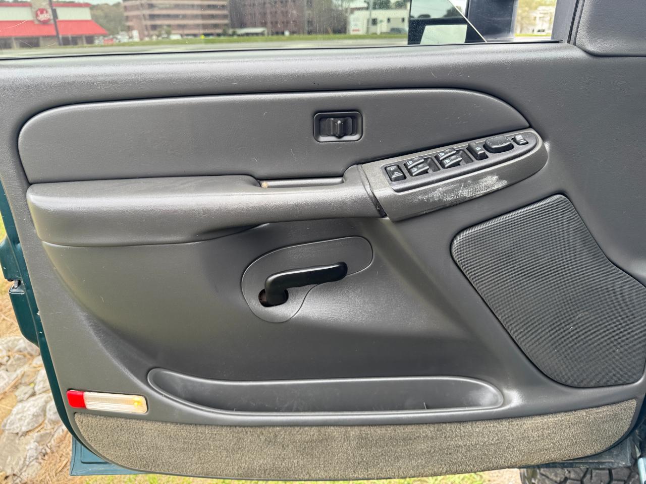 Chevrolet Silverado 2500HD Crew Cab 153" WB 4WD LS 2004