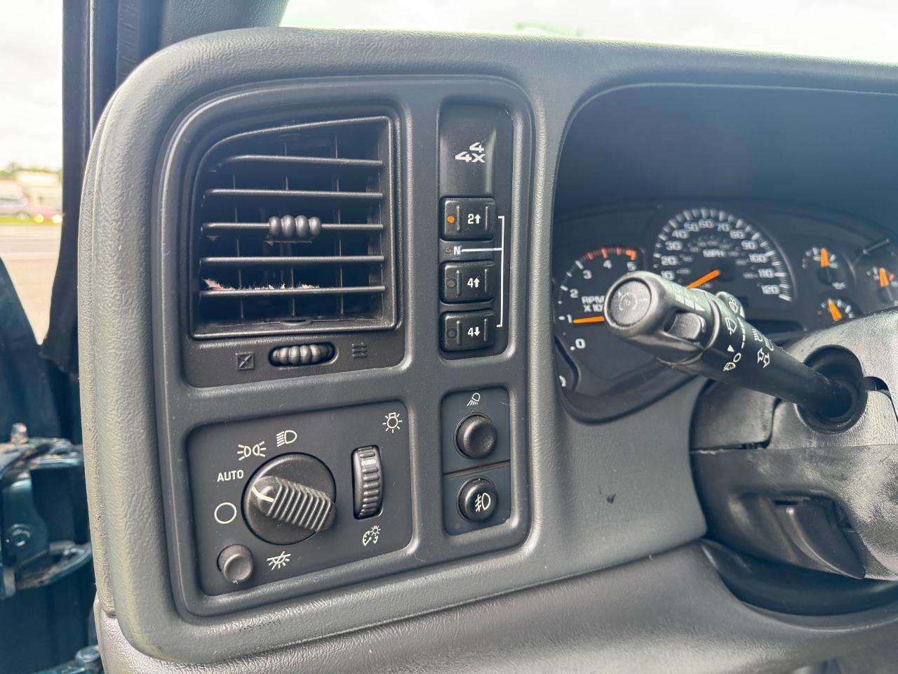 Chevrolet Silverado 2500HD Crew Cab 153" WB 4WD LS 2004