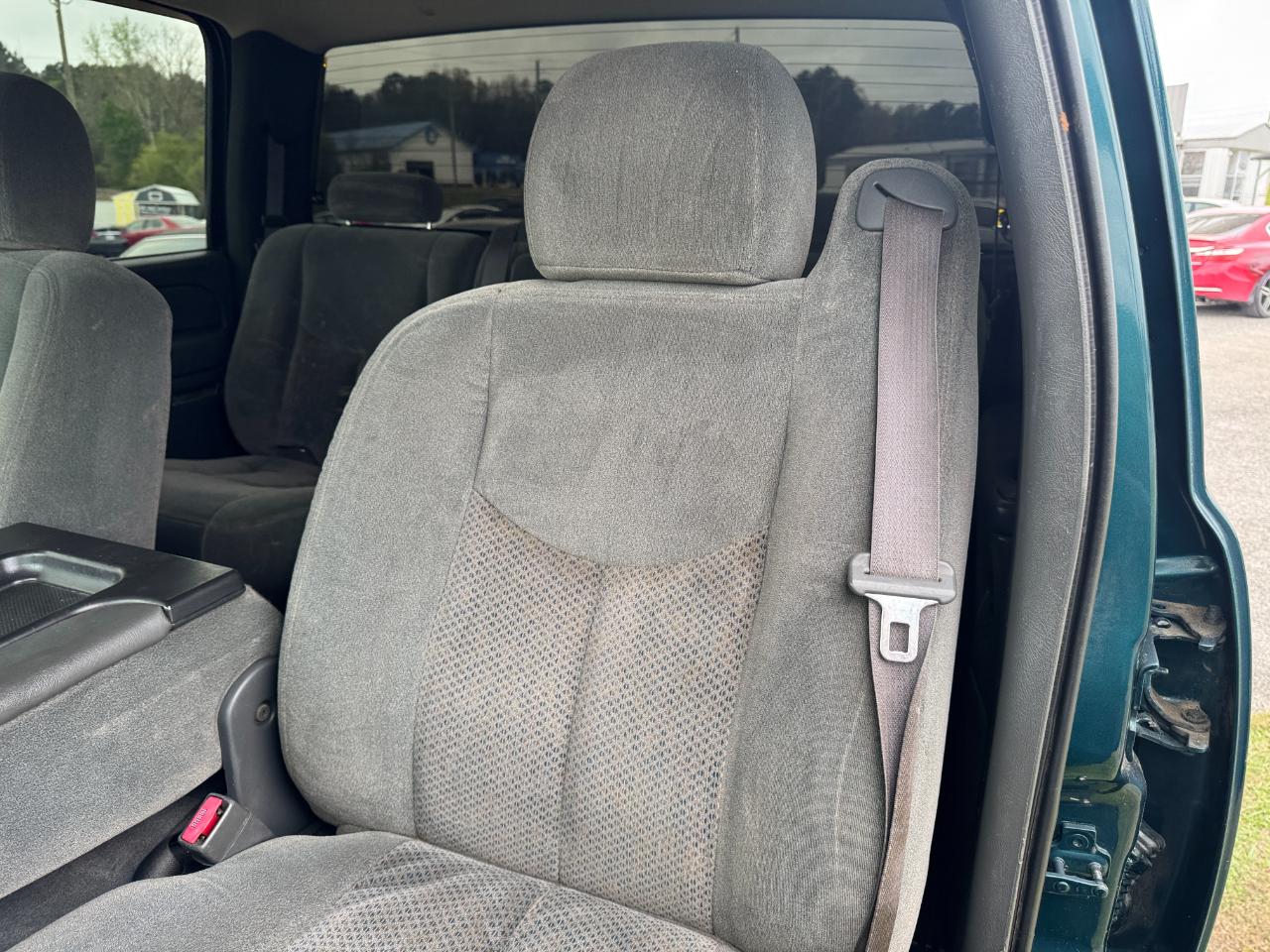 Chevrolet Silverado 2500HD Crew Cab 153" WB 4WD LS 2004