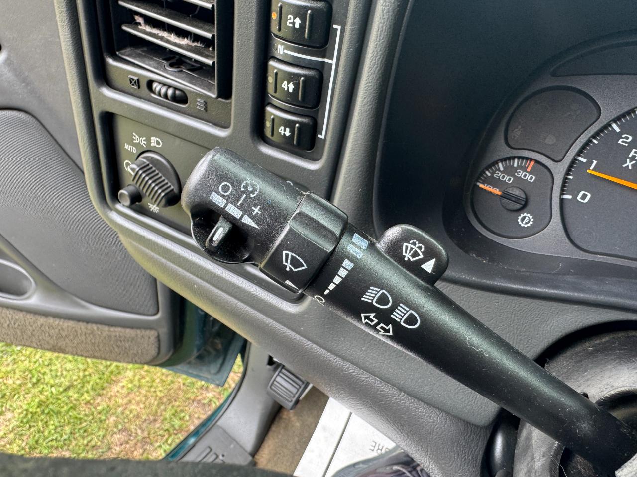 Chevrolet Silverado 2500HD Crew Cab 153" WB 4WD LS 2004