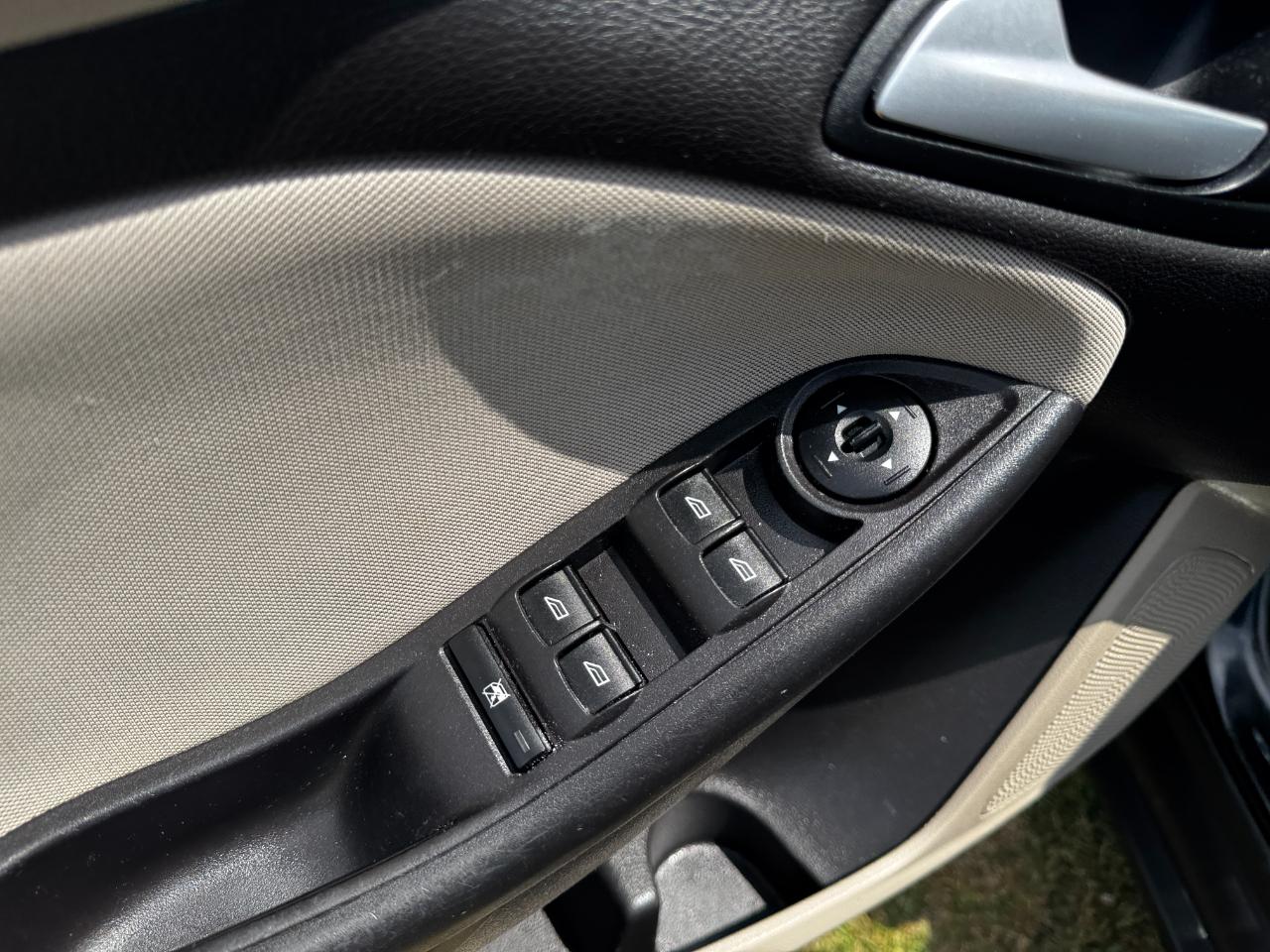 Ford Focus 4dr Sdn SE 2015