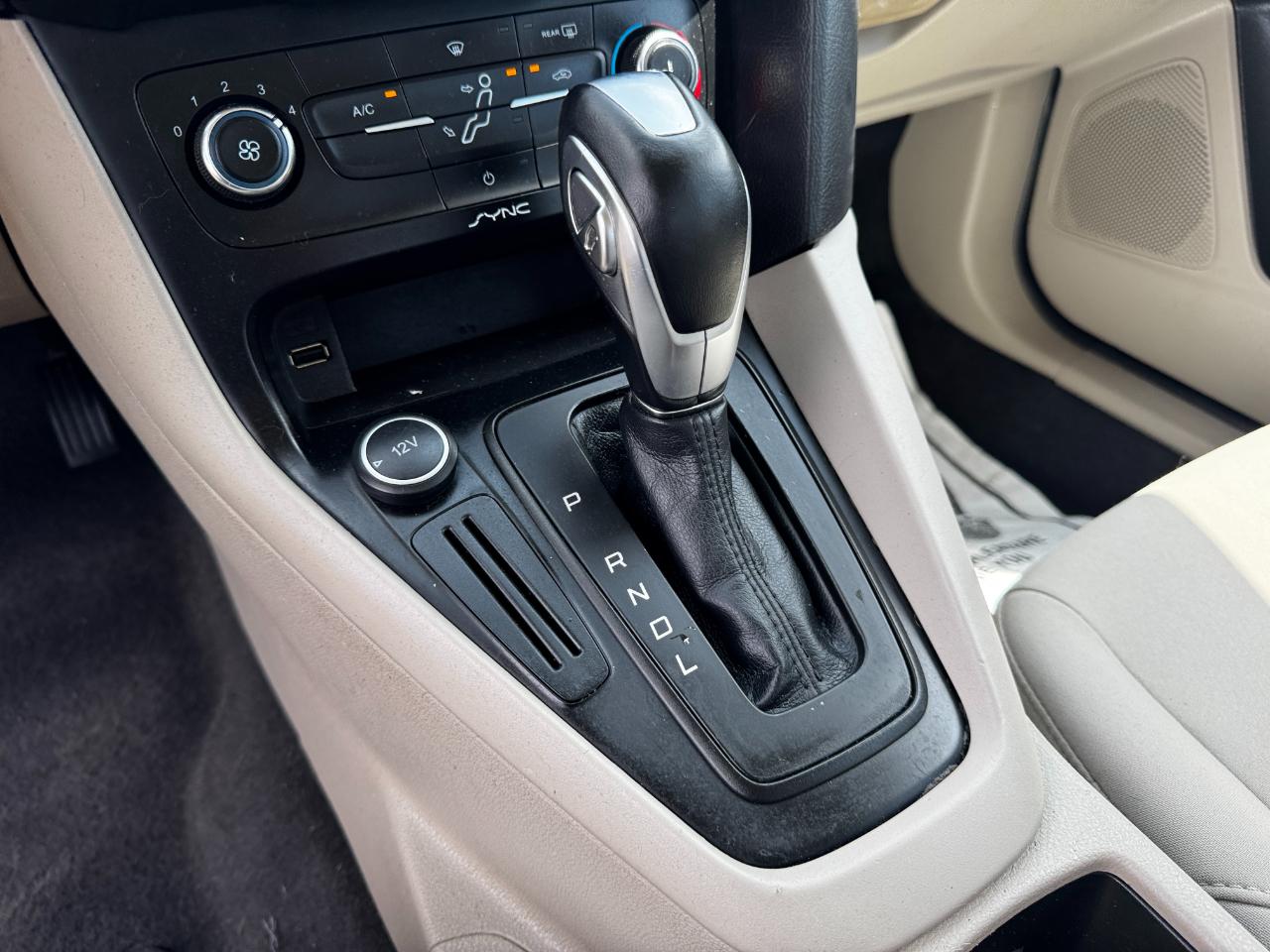 Ford Focus 4dr Sdn SE 2015