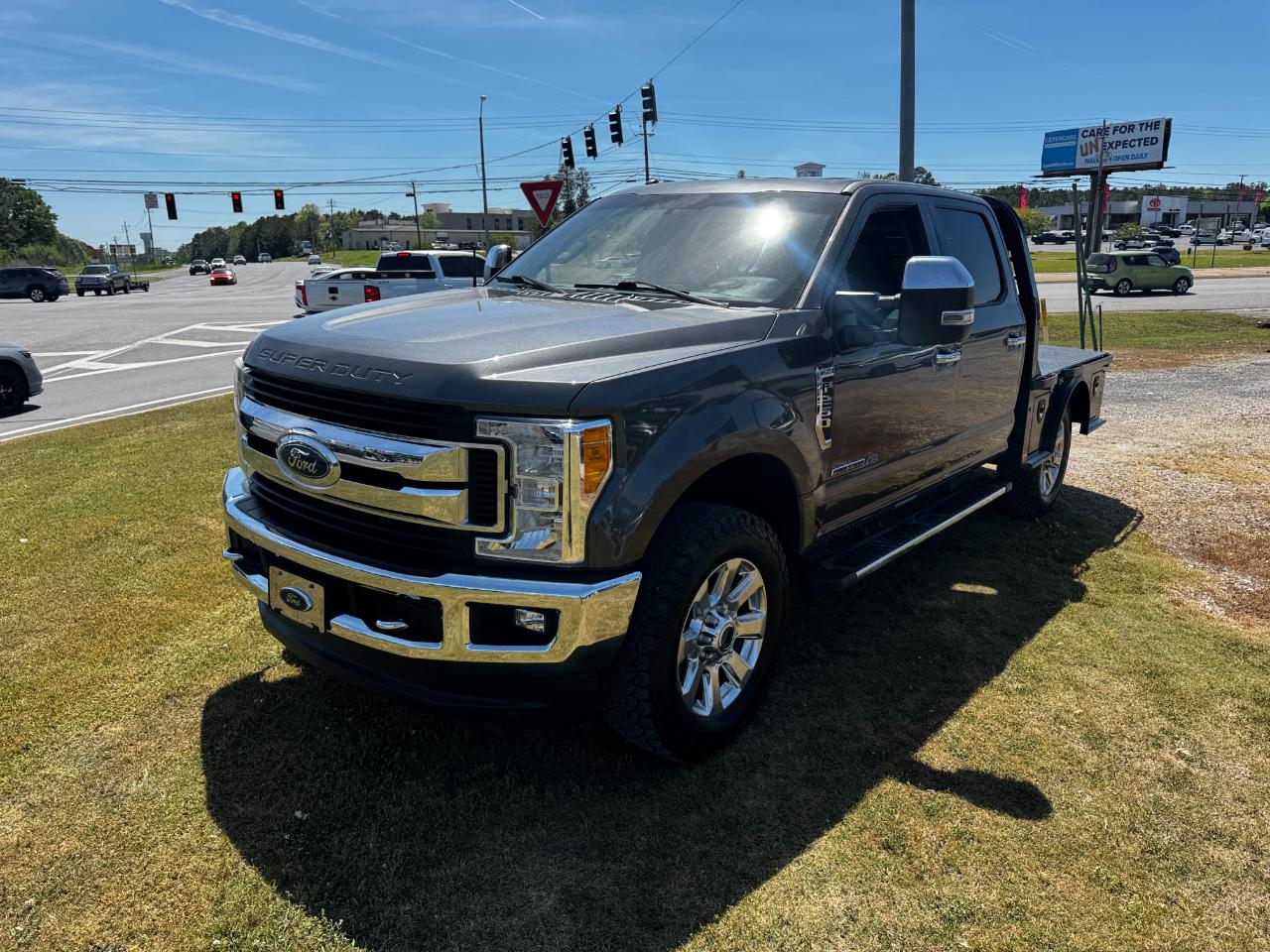 Ford Super Duty F-250 SRW XLT 4WD Crew Cab 8' Box 2017