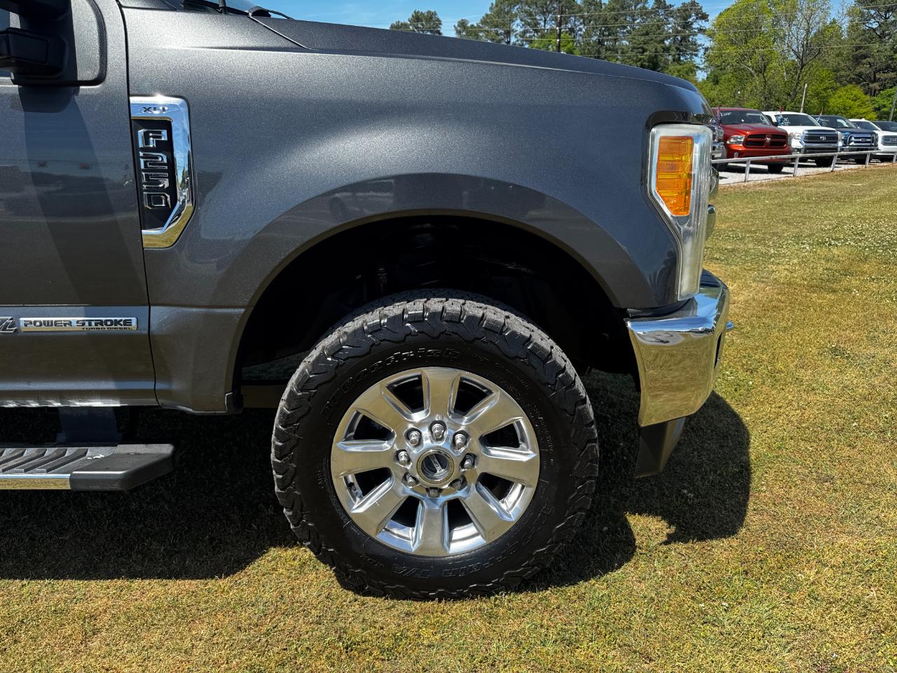 Ford Super Duty F-250 SRW XLT 4WD Crew Cab 8' Box 2017