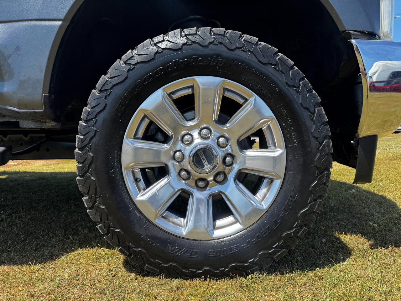 Ford Super Duty F-250 SRW XLT 4WD Crew Cab 8' Box 2017