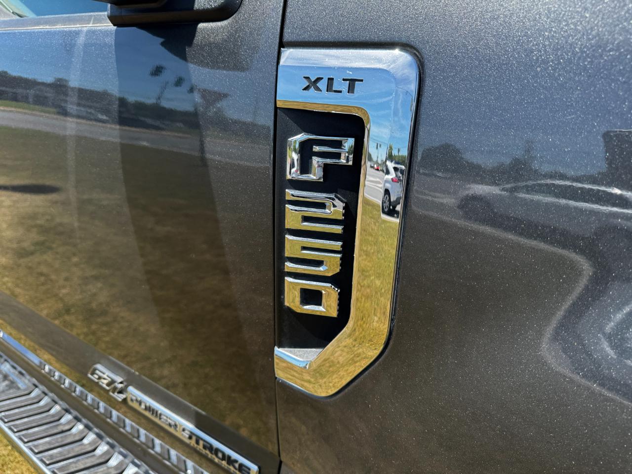 Ford Super Duty F-250 SRW XLT 4WD Crew Cab 8' Box 2017