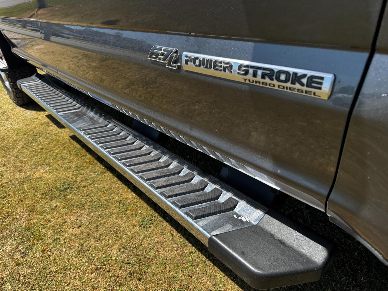 Ford Super Duty F-250 SRW XLT 4WD Crew Cab 8' Box 2017