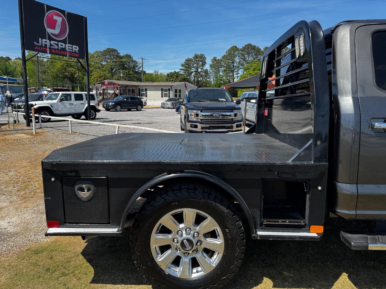 Ford Super Duty F-250 SRW XLT 4WD Crew Cab 8' Box 2017
