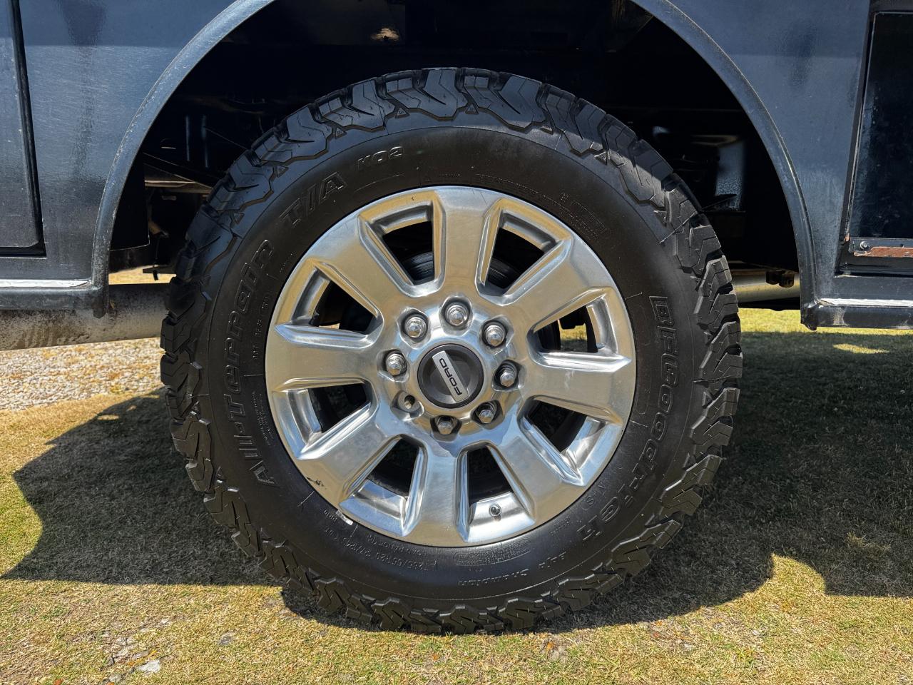 Ford Super Duty F-250 SRW XLT 4WD Crew Cab 8' Box 2017