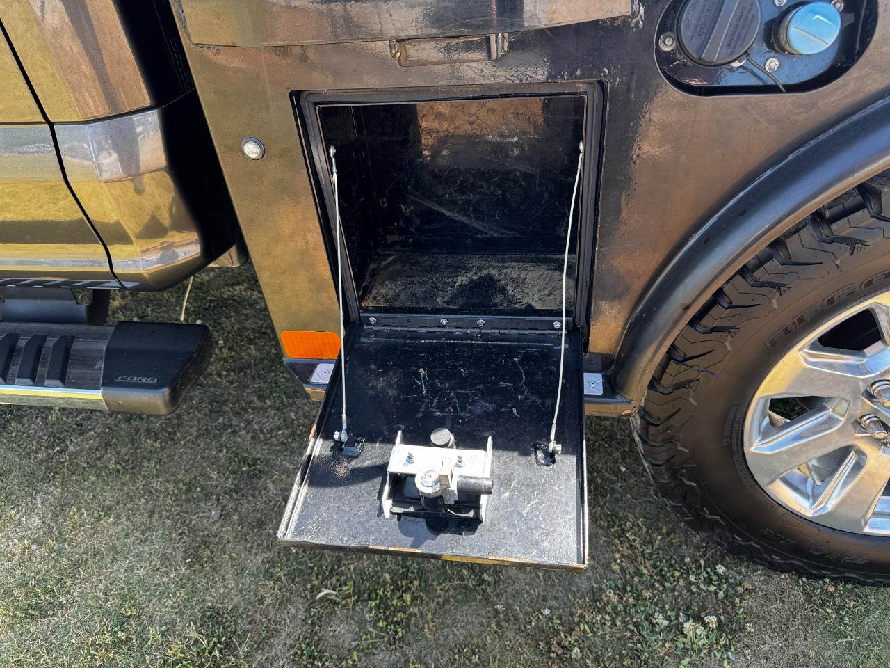 Ford Super Duty F-250 SRW XLT 4WD Crew Cab 8' Box 2017