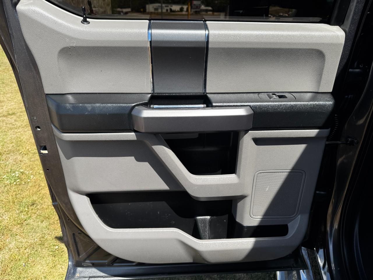 Ford Super Duty F-250 SRW XLT 4WD Crew Cab 8' Box 2017