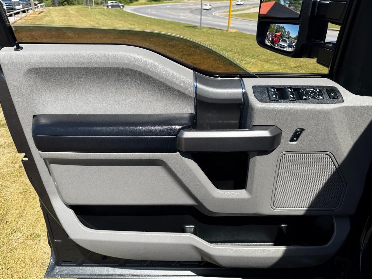 Ford Super Duty F-250 SRW XLT 4WD Crew Cab 8' Box 2017