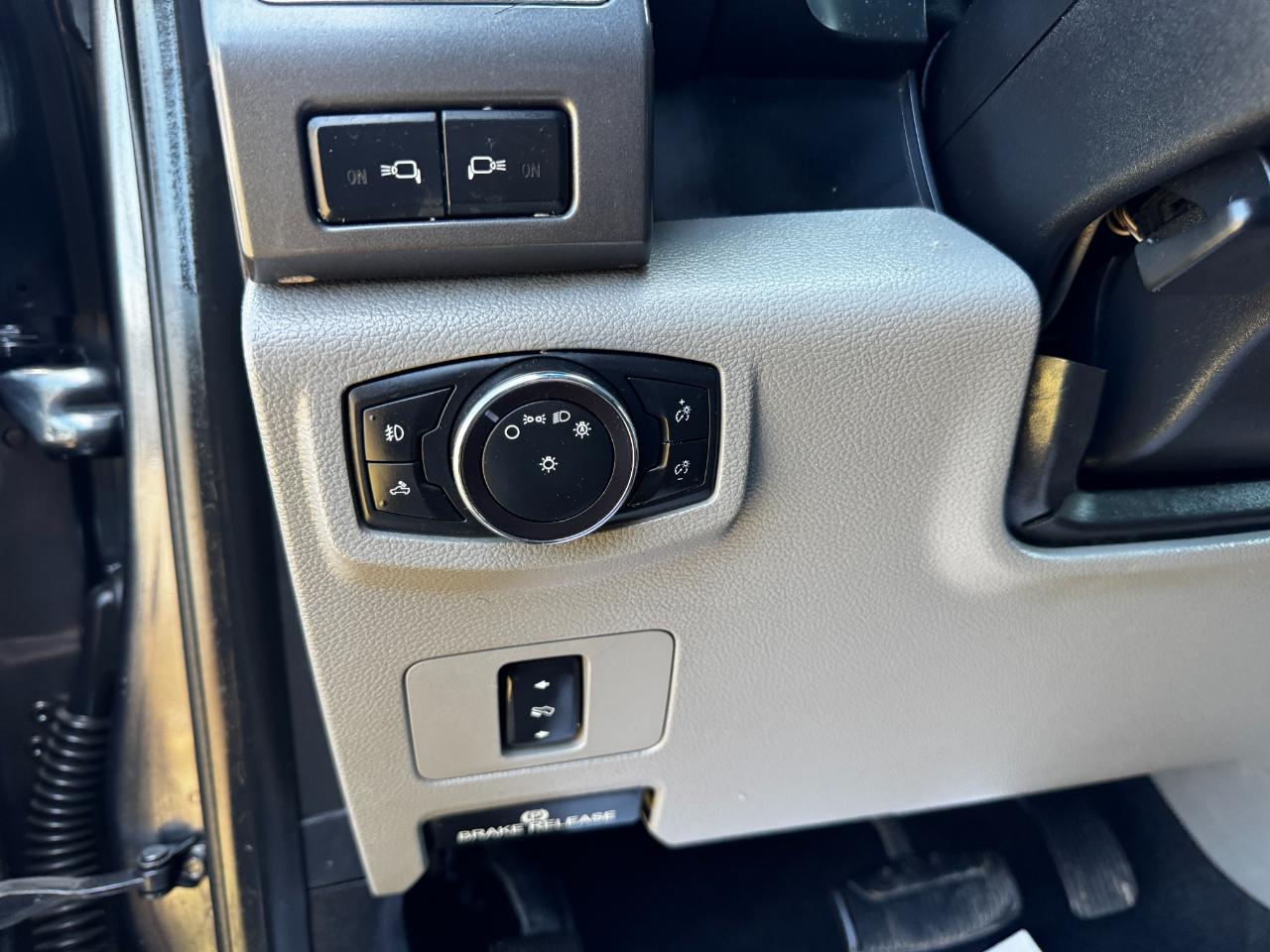 Ford Super Duty F-250 SRW XLT 4WD Crew Cab 8' Box 2017