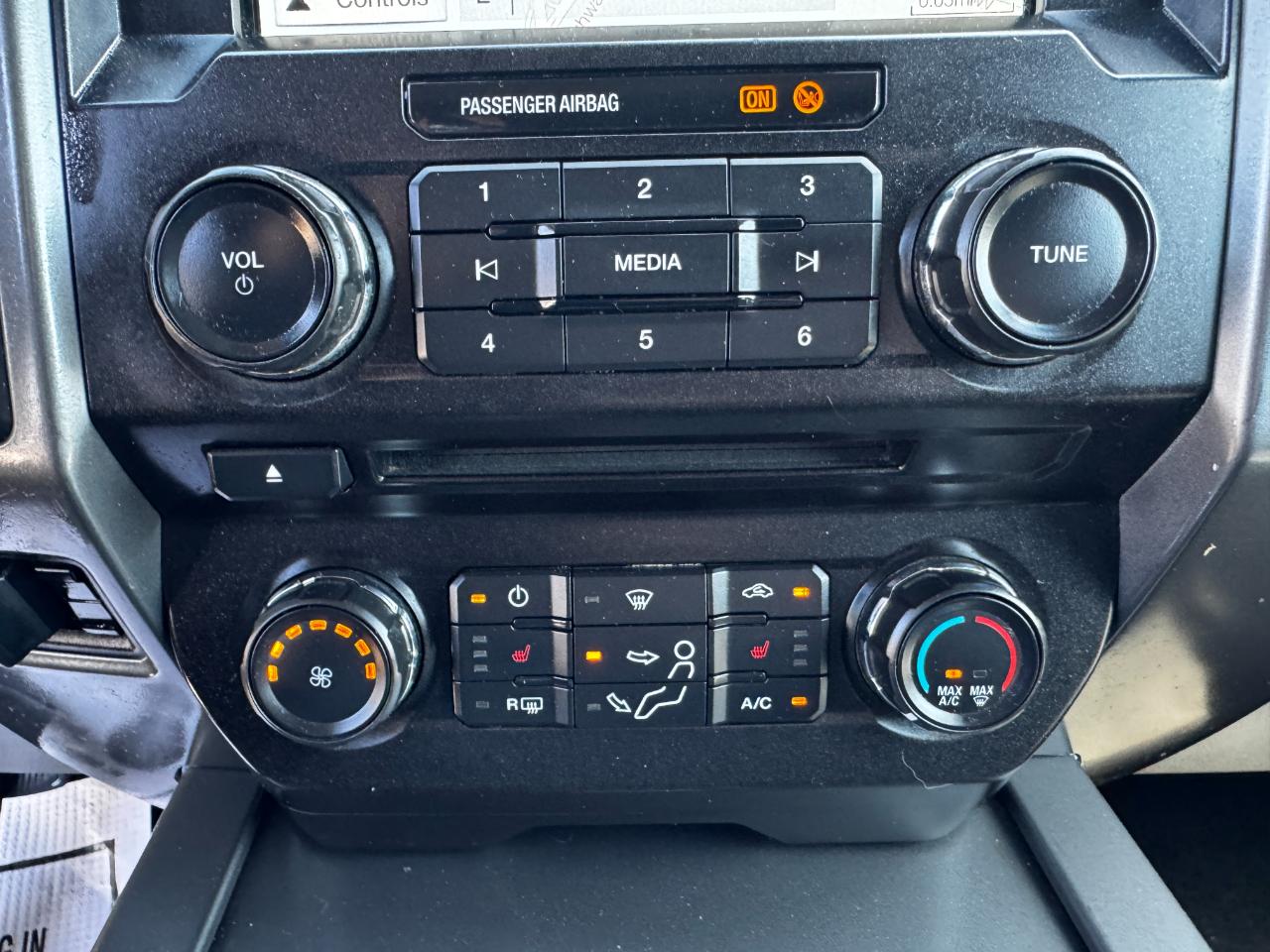 Ford Super Duty F-250 SRW XLT 4WD Crew Cab 8' Box 2017