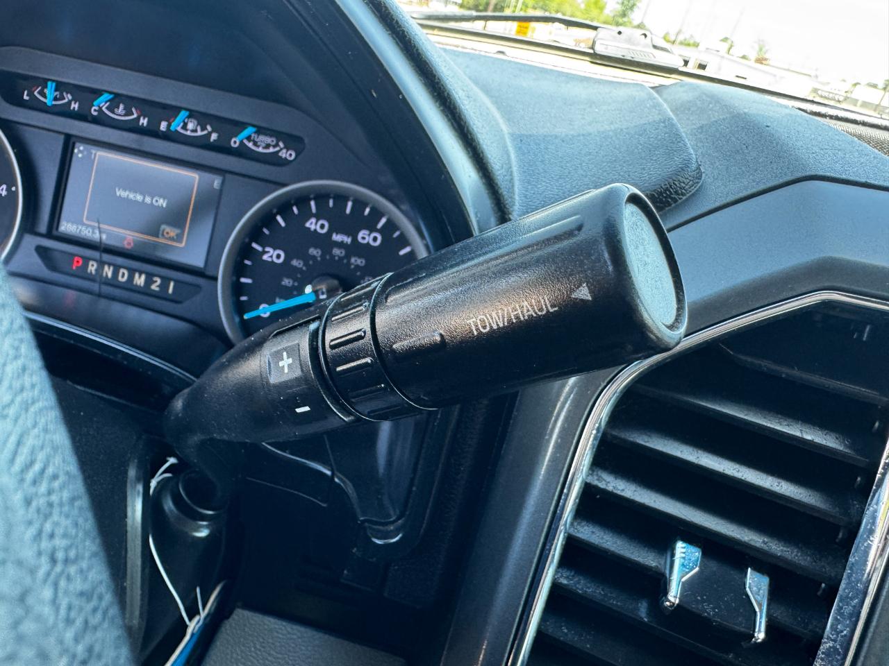 Ford Super Duty F-250 SRW XLT 4WD Crew Cab 8' Box 2017