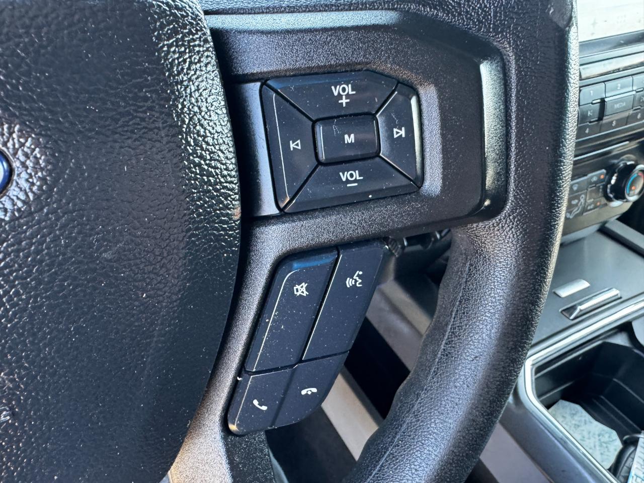 Ford Super Duty F-250 SRW XLT 4WD Crew Cab 8' Box 2017