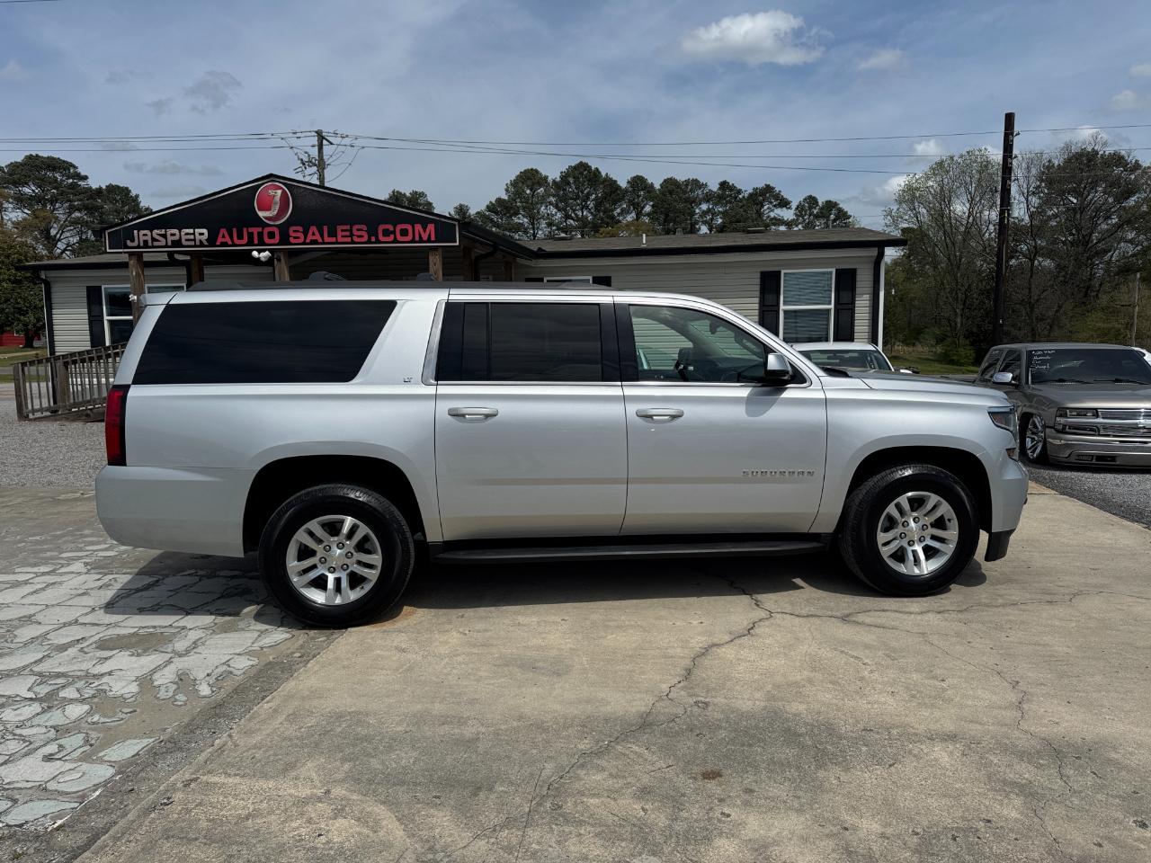 Chevrolet Suburban 2WD 4dr 1500 LT 2019