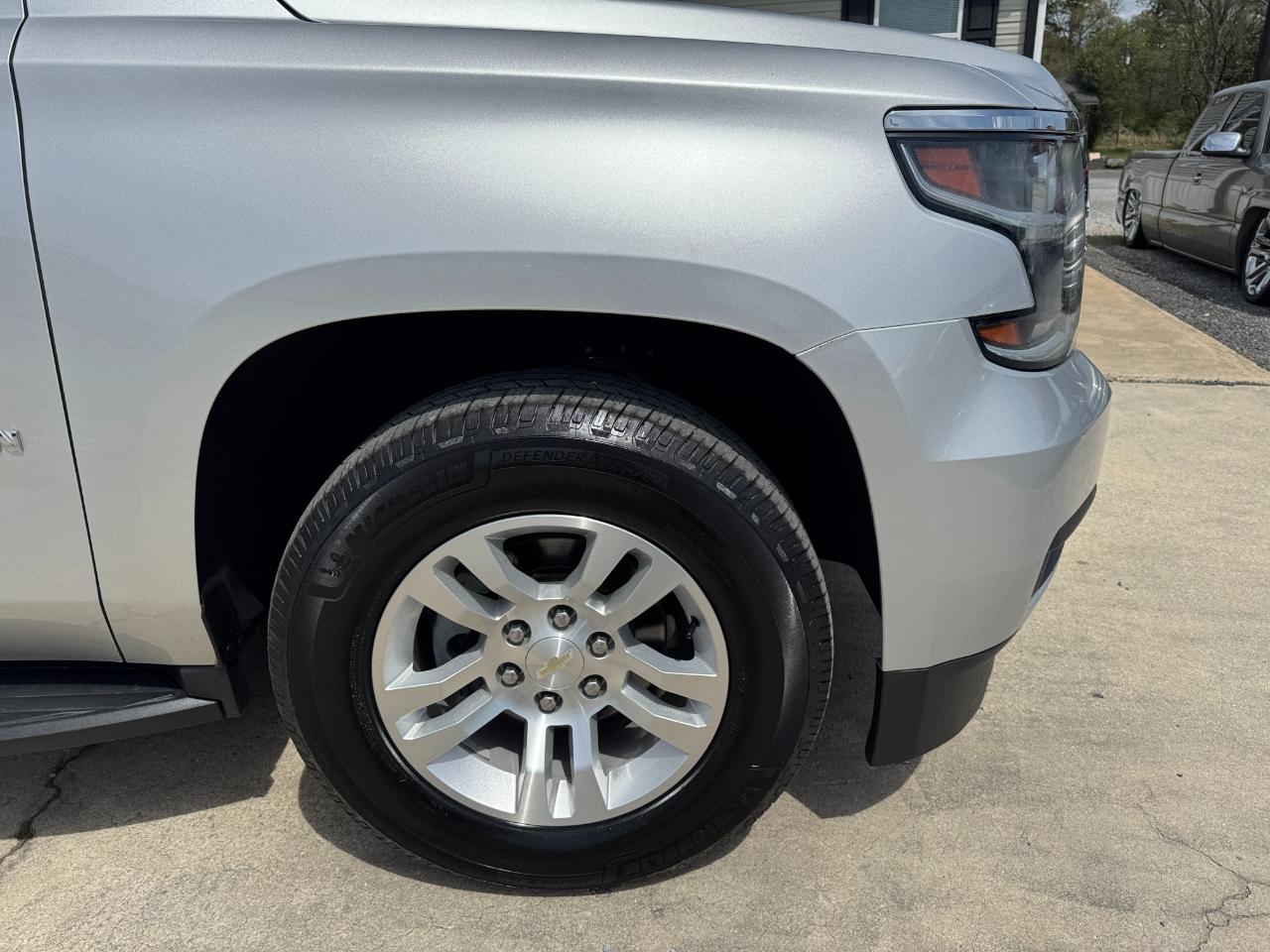 Chevrolet Suburban 2WD 4dr 1500 LT 2019